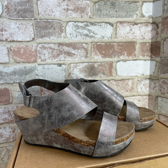 Pierre Dumas®  Women's Metallic Wedge Sandals - Picture 1 of 12